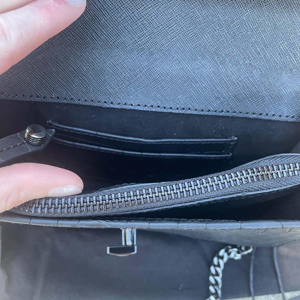NWT Btokier Lennox Small Croc-Embossed Leather Crossbody in Black - Picture 5 of 8